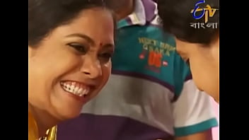 Preview 2 of Hijap Nude - বাংগালী বৌদিদের পান্জা লড়াই -10