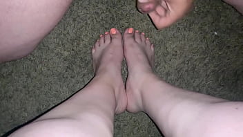 Preview 3 of Virgine 1st Time Sex Bleeding - Latina slut lets me shoot my cum all over her sexy feet (Cumshot).