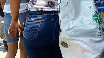 Preview 3 of Boots Bdsm Strapon - Madurita culona en jeans