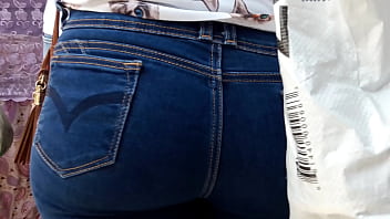 Preview 4 of Boots Bdsm Strapon - Madurita culona en jeans