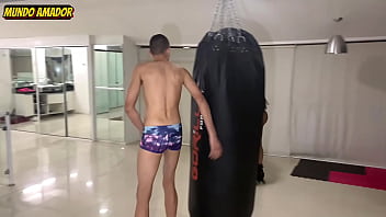 Preview 1 of Victoria Justice - Safadinha ficou toda excitada com a rola na garganta