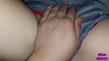 Preview 4 of Mom An Xtra Small Son Pakking - Mi HERMANASTRA me deja tocar su CO&Ntilde_O y sus tetas,  esta deliciosa