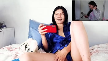 Preview 1 of Mom Chubby Hot Fat - Reaccionando a  mi primer video de hermanastra mientras me masturbo con un vibrador de conejito - alexgarciapon - en espanol