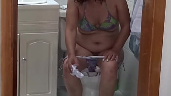 Preview 2 of Nors Xxx - I film my stepmother peeing,  look at her pussy before and after fucking