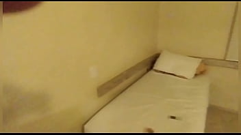 Preview 1 of Czech Zuzana Casting - O misterioso Comedor X invade o quarto e encontra uma surpresa deliciosa escondida dentro do arm&aacute_rio.