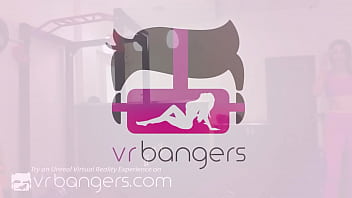 Preview 1 of Patient Acting Dead - VR BANGERS Czech Slut Looking For Horny Cock At The Gym