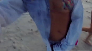 Preview 2 of Fuck In Hizab - Duas safadas na praia de nudismo aprontando todas - Lady Milf - Pernocas