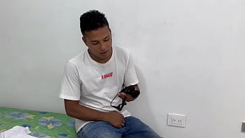 Preview 1 of Vet Video - LA INDIA DE MI HERMANASTRA ME ENCUENTRA EN SU CUARTO MARTUMBANDOME CON SU PANTY Y LE PIDO QUE ME SAQUE LA LECHE