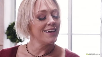 Preview 1 of 50 Yers Xxx Video - Dee Williams Loves To Play With Her Hubby&#039_s Young Lovers