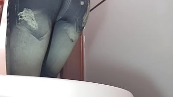 Preview 2 of Babe Honi Sex - Sexy Pack peeing. Big ass and cute pussy.