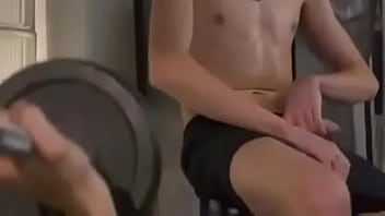 Preview 1 of Fisting Self - Novinhos se pegando na academia do pr&eacute_dio