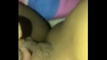 Preview 1 of Fat Milf Butt Srx - Mi amiga se mete los dedos en su Vagina