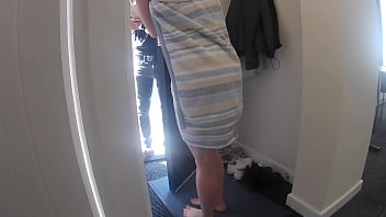 Preview 1 of Kontol Gede Belum Sunat - Recently Divorced Young Mom Flashes her Body,  Seduces and Fucks Delivery Guy. She let him Cum inside