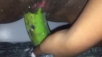 Preview 2 of Fuck His Mom In - Bucetica con platano