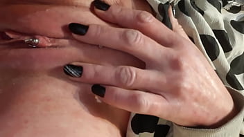 Preview 2 of Underwater Cam - Pierced Pussy Pissing