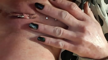 Preview 1 of Underwater Cam - Pierced Pussy Pissing