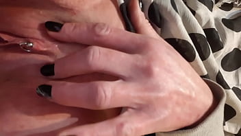Preview 4 of Underwater Cam - Pierced Pussy Pissing