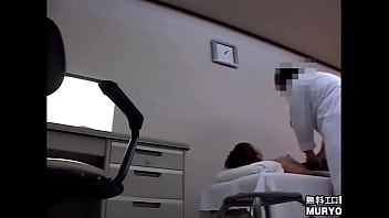Preview 2 of Retro Def - ナイスバディな19歳女子大生ヒロミさん　生理不順　触診　鬼畜の産婦人科診察隠し撮り　File03-B