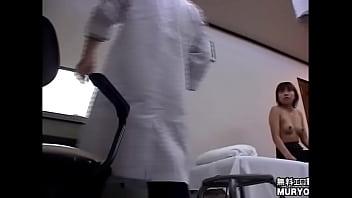 Preview 4 of Retro Def - ナイスバディな19歳女子大生ヒロミさん　生理不順　触診　鬼畜の産婦人科診察隠し撮り　File03-B