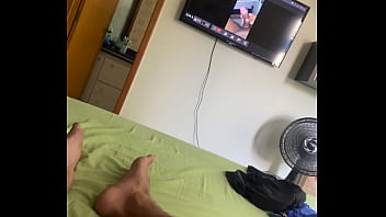Preview 2 of Best Friend Mom Hidden Cam - Alisando minha rola