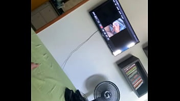 Preview 3 of Best Friend Mom Hidden Cam - Alisando minha rola