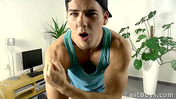 Preview 1 of Beeg Afrikan - Flexing - Muscle Worship - Martin Gajda