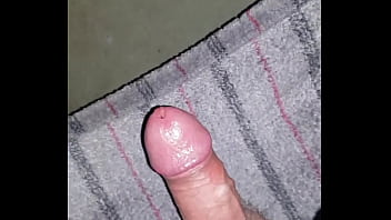 Preview 2 of Bb Gril - Bi-sexueller m4rkus77 wichst und melkt seine Spermaladung auf der Terrasse am Parkrand ab
