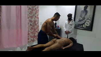 Preview 2 of Kitty Girl Hentai Fuck - Massagem na Novinha Miia Thalia