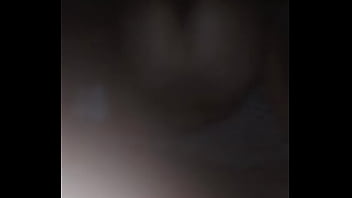 Preview 2 of Se Encuera Por La Cam - Follando con blanquita y mi t&iacute_a nos interrumpe