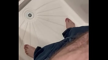Preview 1 of Karina Kapor Xxx Vid - Pissing in jeans in the shower