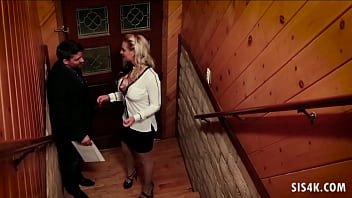 Preview 1 of Videos Caseros Perro - Phoenix Marie taking on husband with his