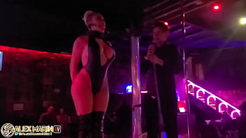 Preview 2 of Rubber Pussy Two Girls - Esta noche es m&aacute_gica di cuatro shows de sexo en vivo en una noche