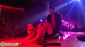 Preview 4 of Rubber Pussy Two Girls - Esta noche es m&aacute_gica di cuatro shows de sexo en vivo en una noche