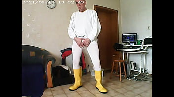 Preview 3 of Xxx Ta - Gelbe Stiefel ich fahre auf diese Gelbe stiefel voll ab goileglatze
