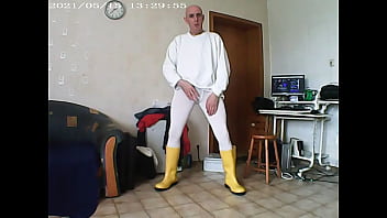 Preview 1 of Xxx Ta - Gelbe Stiefel ich fahre auf diese Gelbe stiefel voll ab goileglatze