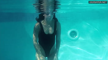 Preview 3 of Atid 187 - Jacqueline Hope masturbates underwater nude