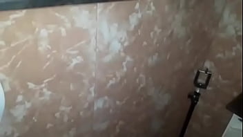 Preview 1 of Xxx Deeik Video Hd 2018 - GORDINHA MAMANDO DOTADO NO BANHEIRO NA FESTA DE SWING NO RIO DE JANEIRO