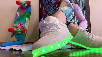Preview 2 of Indiaxxx Movi - Skater girl loves to give herself pleasure