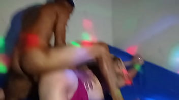 Preview 4 of Milking Sister Tits - Comendo o rabo da  coroa gostosa do swing. Cacau Perigosa