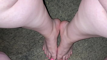 Preview 2 of 18 Boy 18 Gril Xxx - Great cumshot on BBW Latina feet