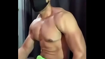 Preview 2 of Four Ladiea - Delicioso macho en calzon verde