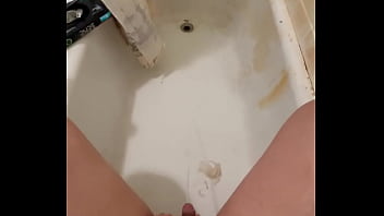 Preview 2 of Dp In Lingerie Holanda - Pissing in my dirty tub