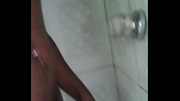 Preview 1 of Wwwxxxl 18 - Tomando una ducha