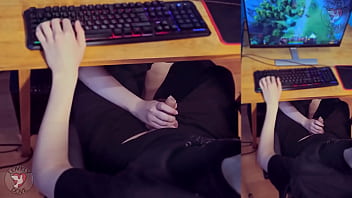 Preview 2 of Zenci Erkek Kore Kiz - Suck my boyfriends cock while he playing Dota 2