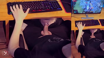 Preview 3 of Zenci Erkek Kore Kiz - Suck my boyfriends cock while he playing Dota 2