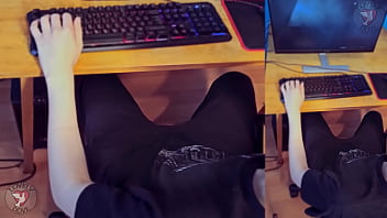 Preview 1 of Zenci Erkek Kore Kiz - Suck my boyfriends cock while he playing Dota 2