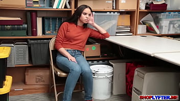 Preview 1 of Ww 3gpking Com - Sarah Banks Gets Smart with the Officer