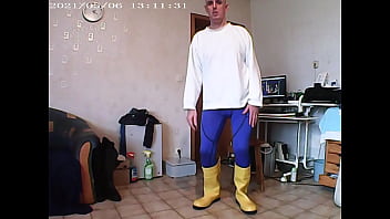 Preview 1 of Fuck Mad Com - geile Gummistiefel man diese Gummistiefel trage ich sau gerne ohne socken Goileglatze