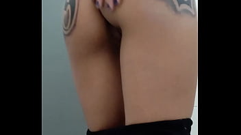 Preview 3 of Nasir Phudi Sex - cuidando da tatto no banheiro do trabalho veja