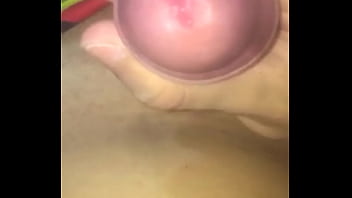 Preview 1 of Mia Kalifa Xvideos Video - Novinho pauzudo batendo punheta e gozando muito